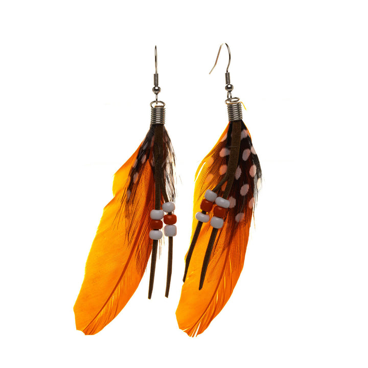 Hanging feather earrings with pearls