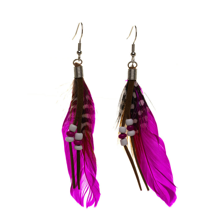 Hanging feather earrings with pearls