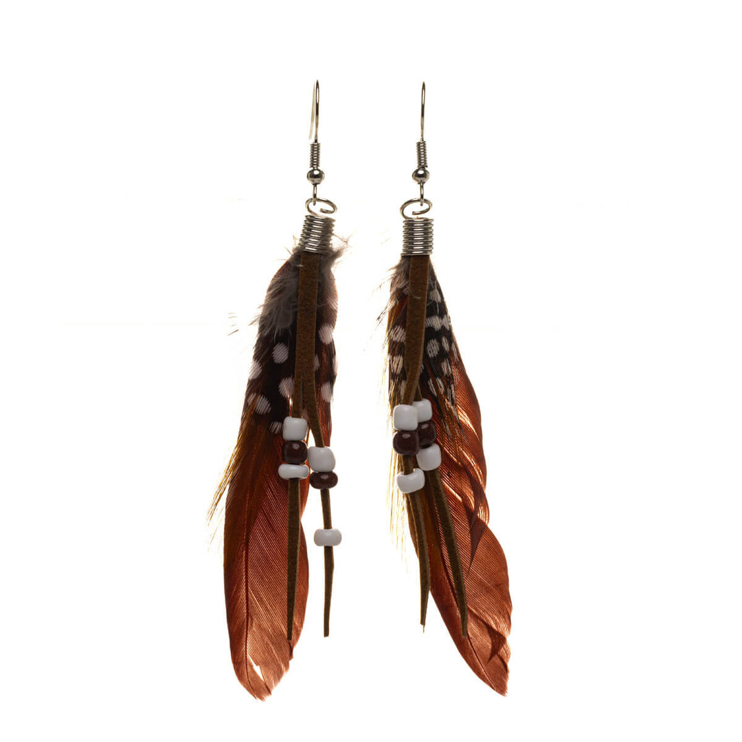 Hanging feather earrings with pearls