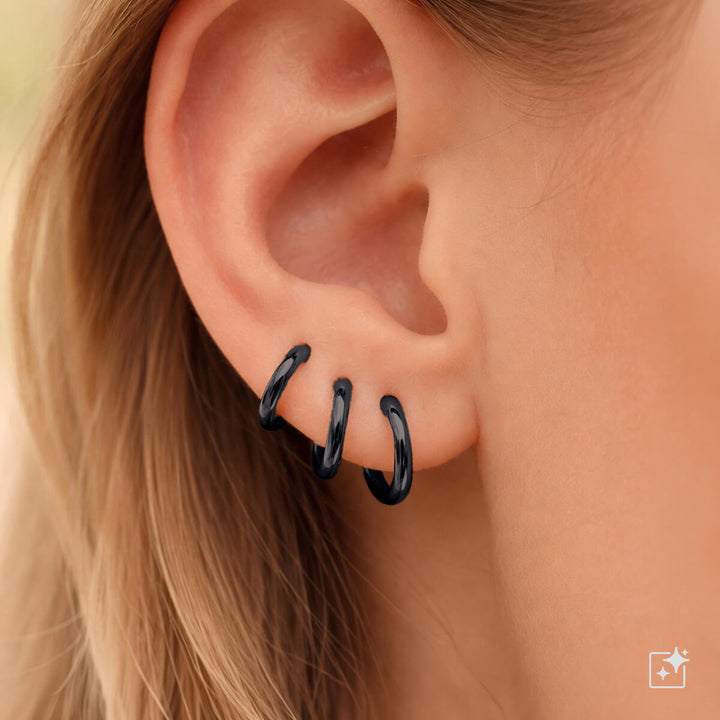 Svarta små örhängen i stål, set med 3 par (8 mm, 10 mm och 12 mm)