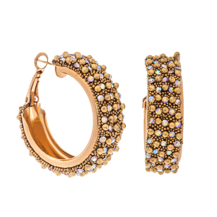 Leveät kimaltavat korvarenkaat