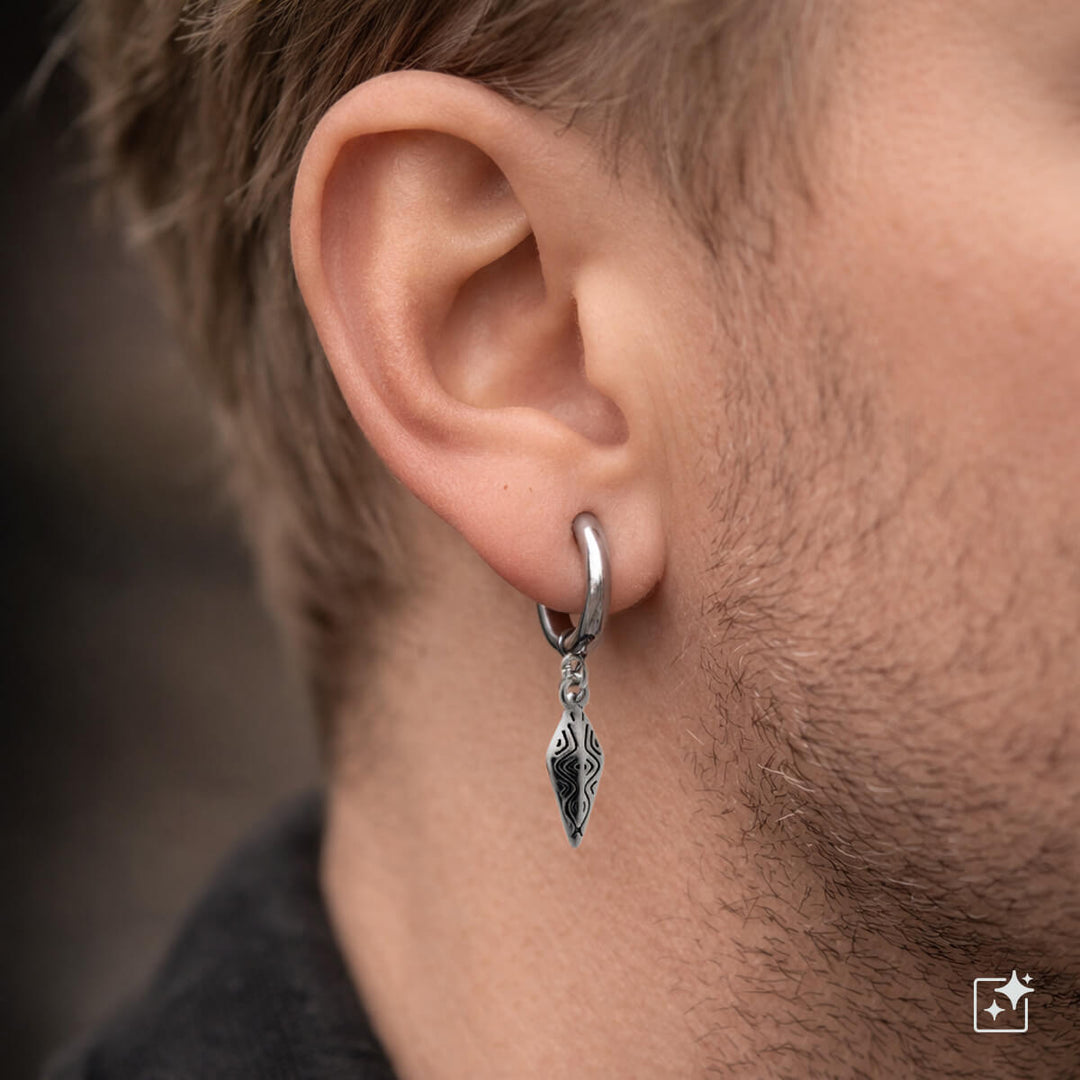 Geometrinen riipus korvarenkaissa – kirurginteräs (316L)