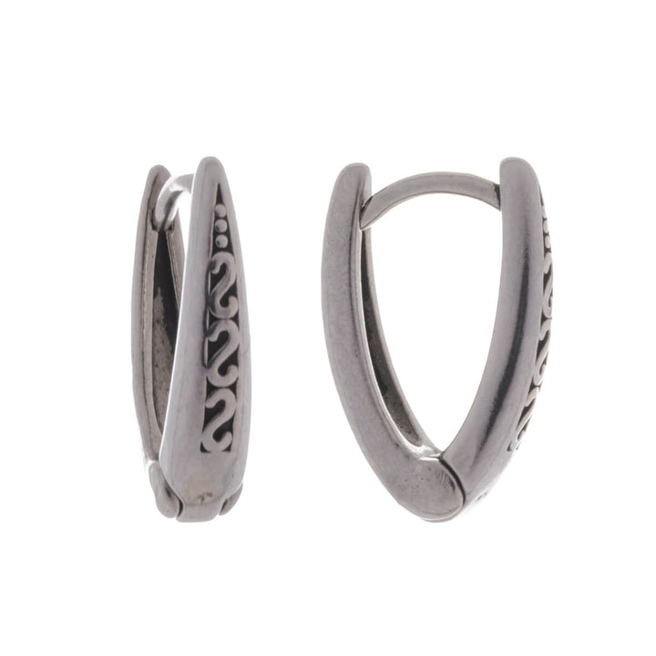 V-formad örhänge 8 mm – Mönstrat kirurgiskt stål (316L)