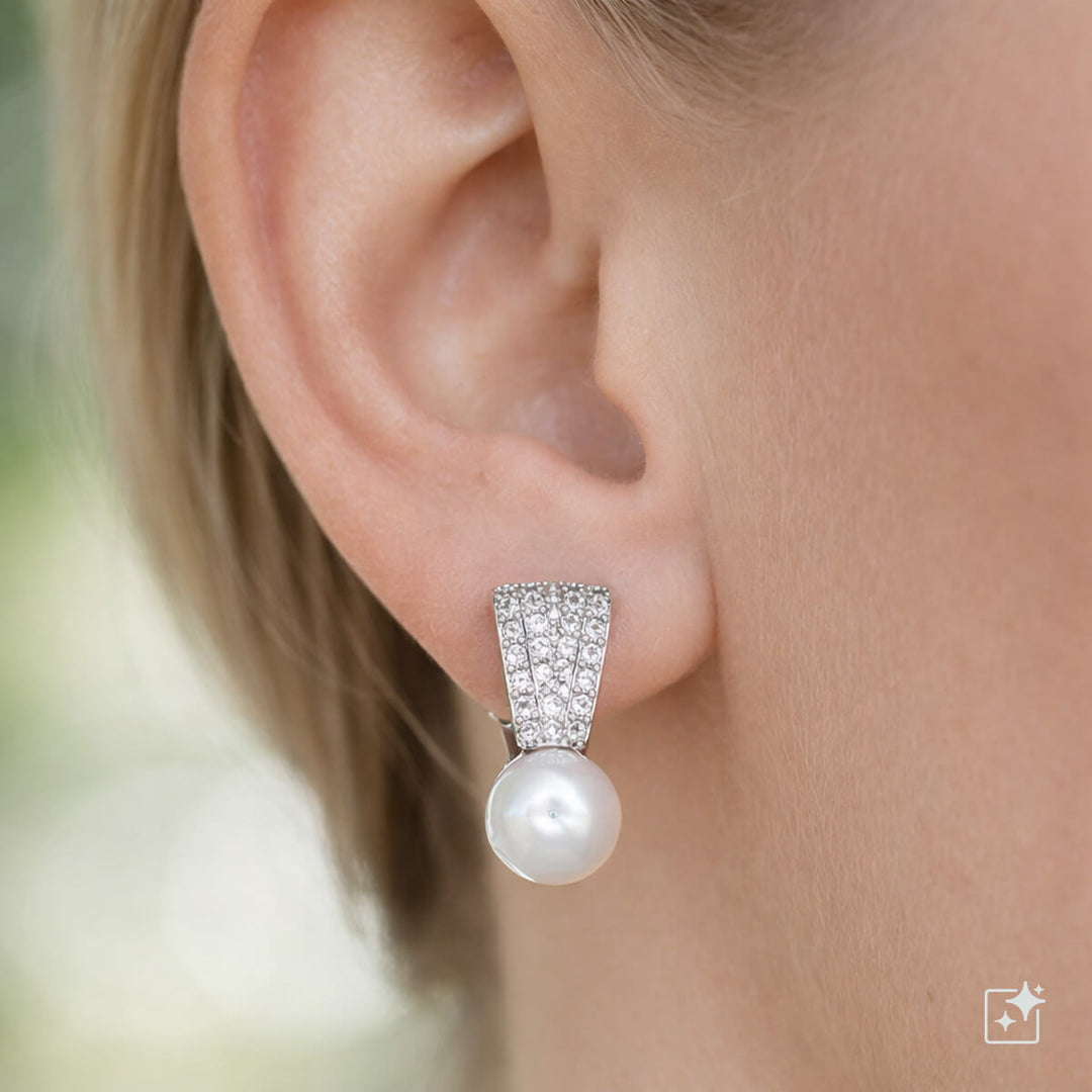 Clipörhängen med bågformad pärla av zirkonia