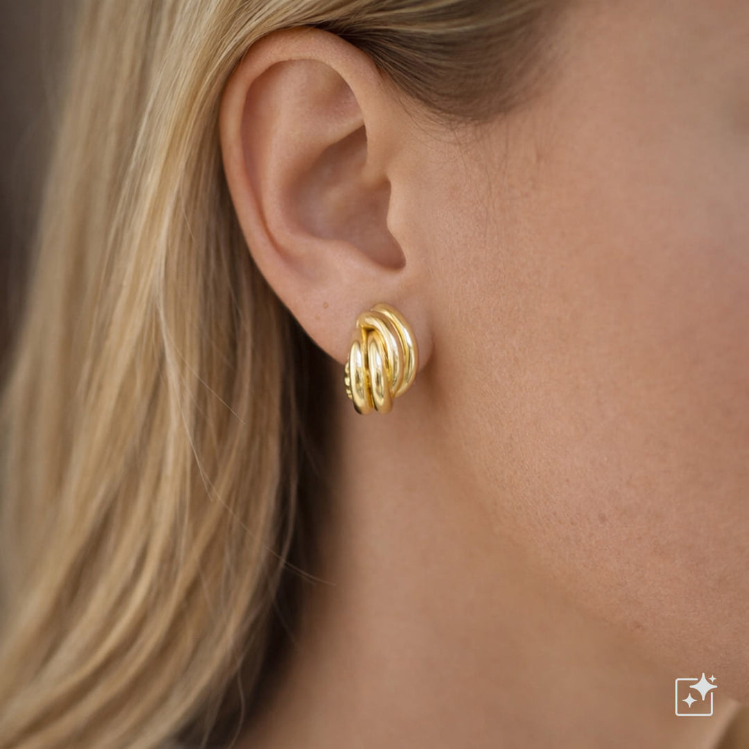 Böjda, flätade örhängen med halvrund klämfäste