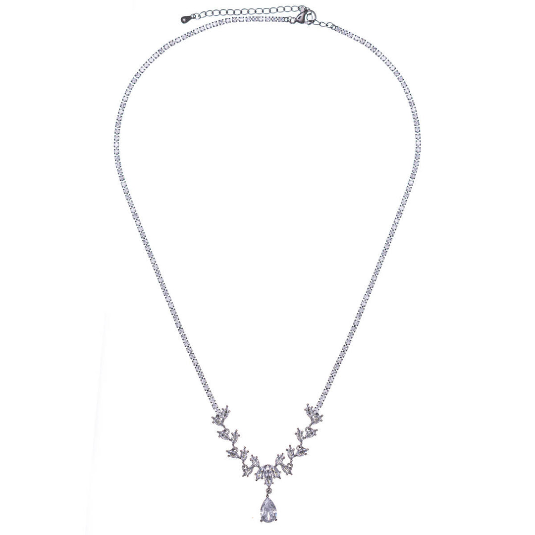 Köynnösmäinen zirkoniakaulakoru