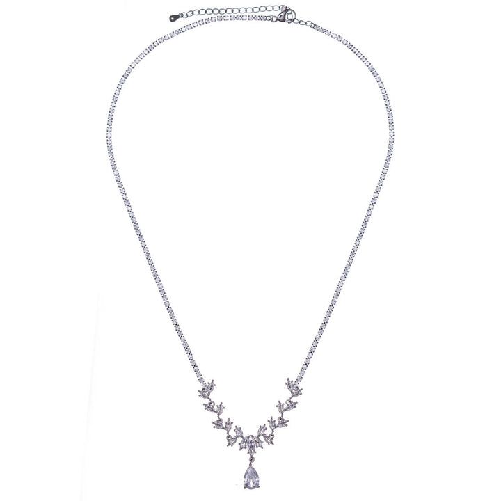 Köynnösmäinen zirkoniakaulakoru