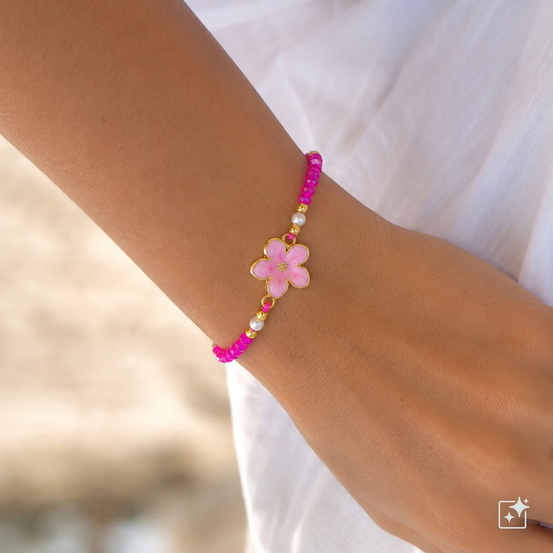 Adjustable flower bracelet with glass beads