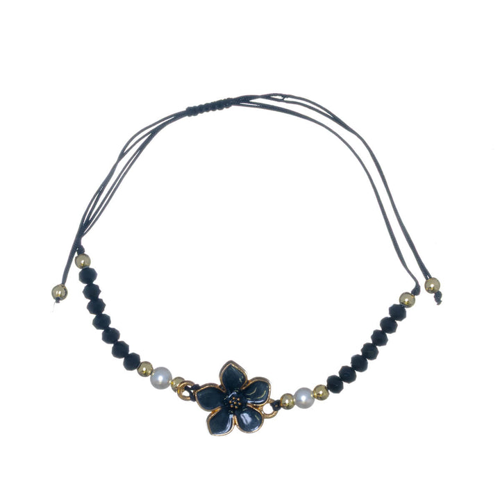 Adjustable flower bracelet with glass beads