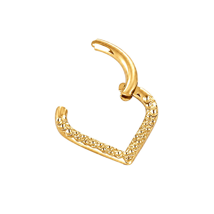 Guldfärgad V-formad klickring med mönstrad yta 1,2 mm (PVD Titanium G23)