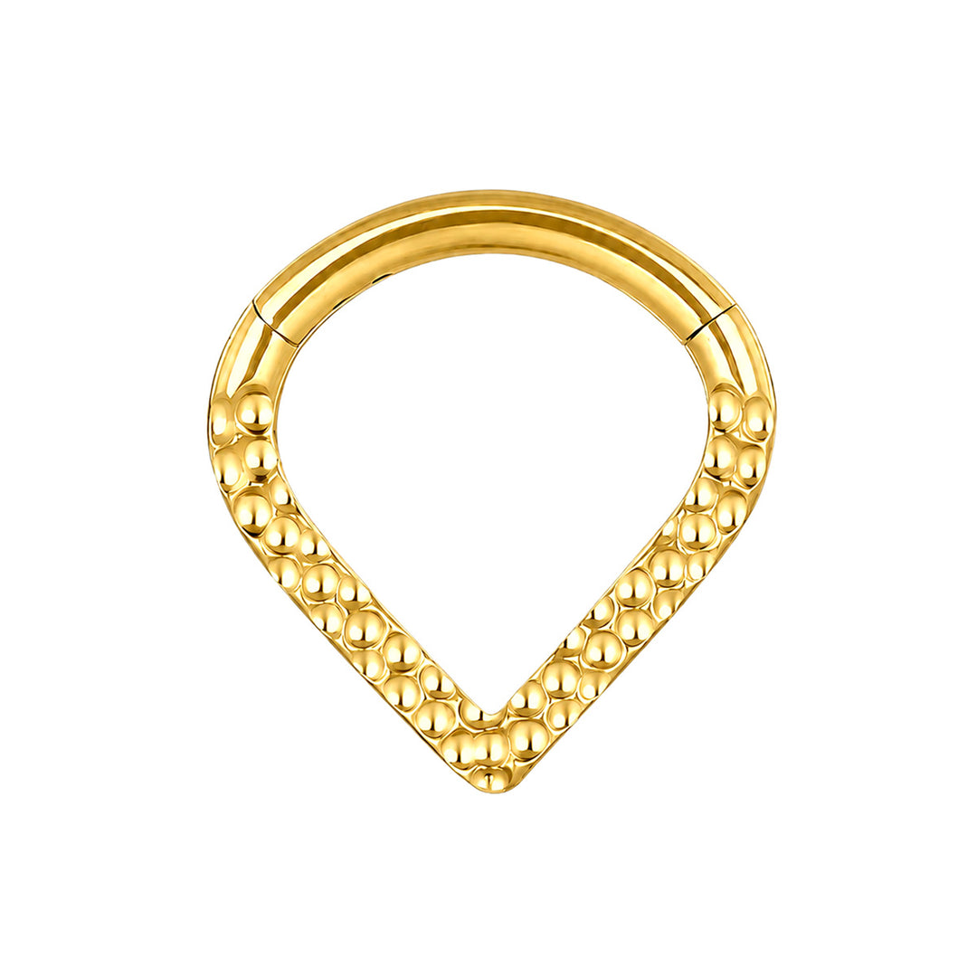 Guldfärgad V-formad klickring med mönstrad yta 1,2 mm (PVD Titanium G23)