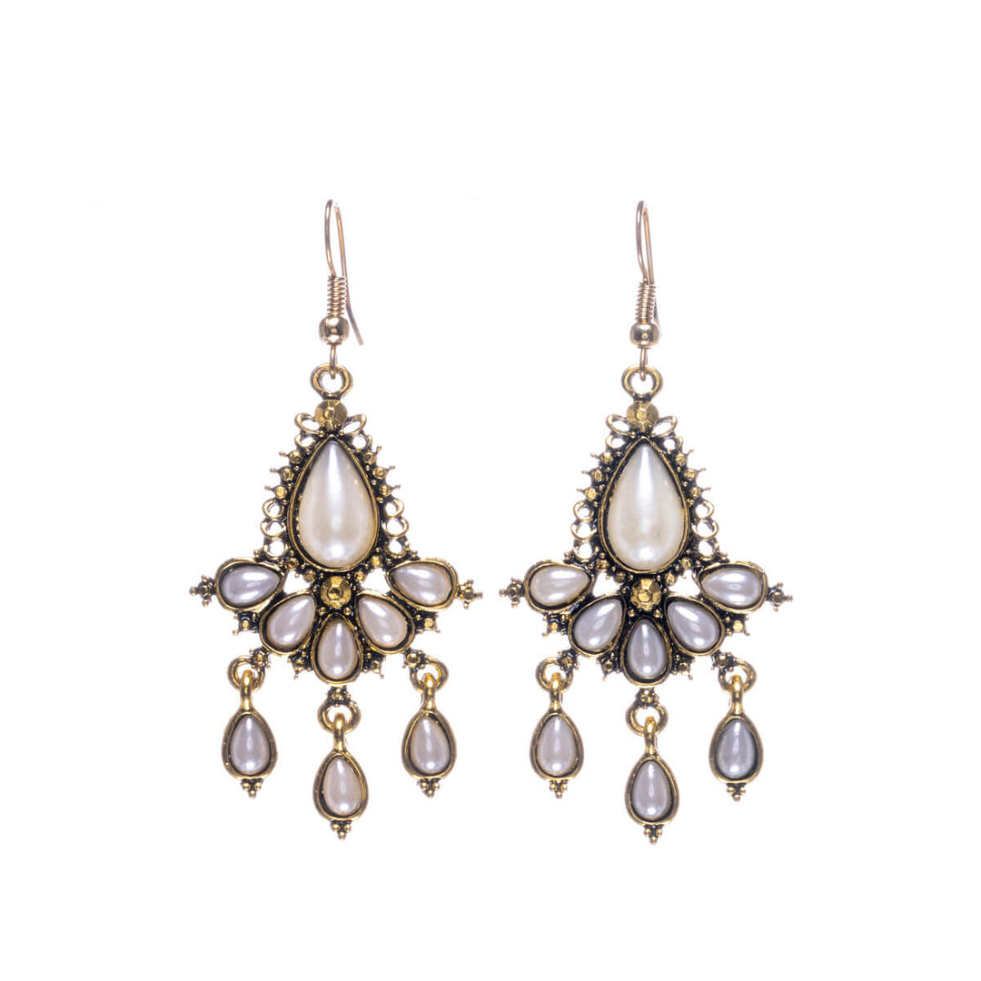 Hanging drop pearl earrings