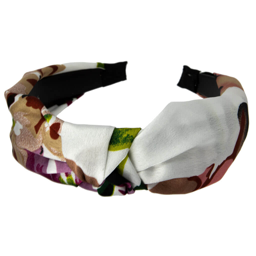 Knotted flower patterned collar