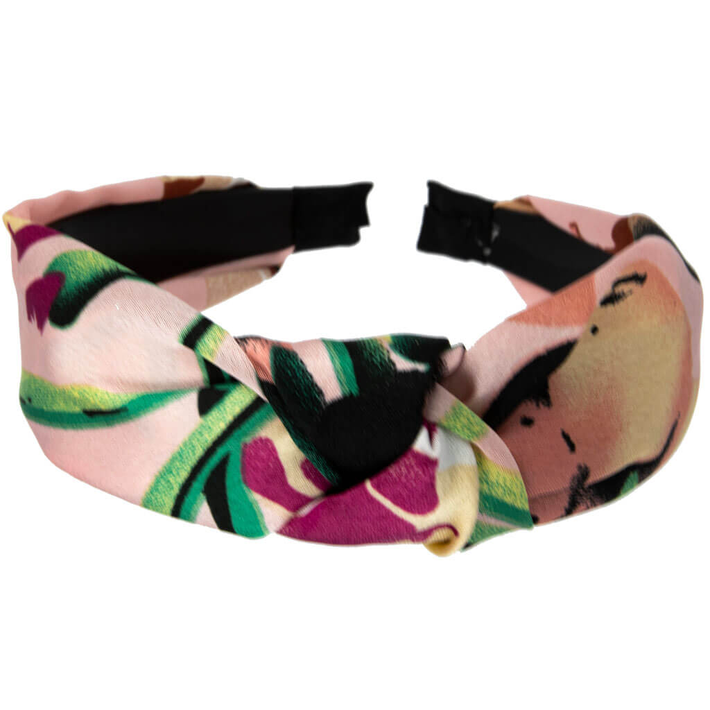 Knotted flower patterned collar